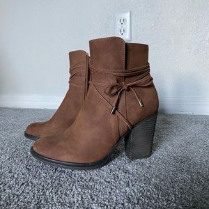 Brown Limelight bow tie booties